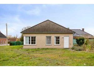 Gelijkvloerse open bebouwing op perceel van 9a 72ca te ko...