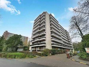 QUARTIER DES PÊCHERIES/Appartement 2 chambres remis à neuf