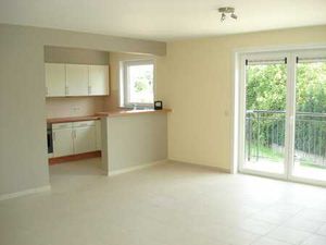 Spacieux appartement  idéalement situé (sud/1er étage)