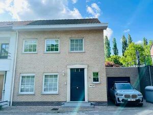 Charmante woning met 3 slaapkamers  tuin en garage