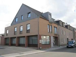 Société immobilière avec entrepôts loués et immeubles de pla