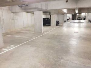Emplacement parking intérieur à 150m de gare Bruxelles-midi