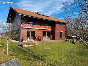 Semi-exclusivité ESERY maison mitoyenne par le garage