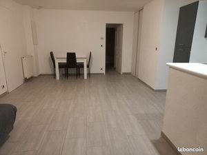 Bel appartement 2 chambres + garage dans petite résidence familiale