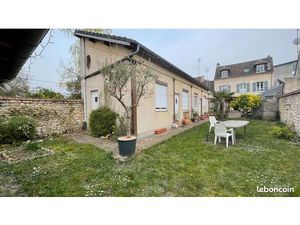 Studio Petit F2 etudiant UTC