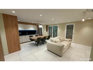 EXCLUSIVITÉ – appartement meublé 83 m² + terrasse 30 m² + parking – Centre de Feurs