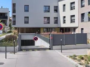 Garage fermé 15 m² en sous-sol – Résidence sécurisée – Villeurbanne (Jean-Louis Maubant)