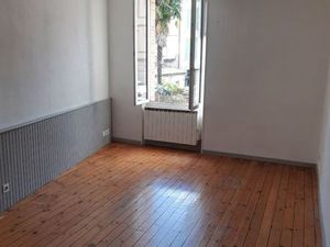 Loue maison de ville sur 3 niveaux