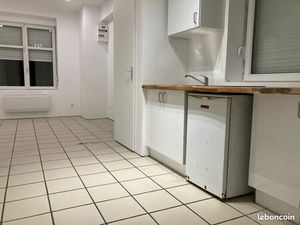 Loue studio 23 m2 centre Croix proximité métro Mairie