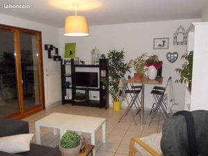 F2 St Romain le Puy  jardin  garage  cuis. éq