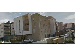 Garage box fermé dans une résidence sécurisée