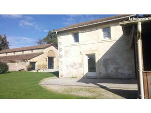 Location t2 maison lusignan