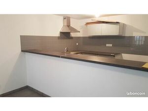 Maison refaite guise 3 chambres 1 bureau jardin