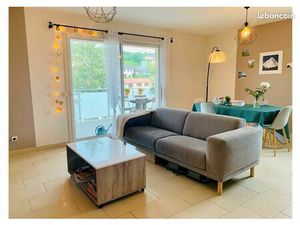 AMBERIEU EN BUGEY (TIRET) – SUPERBE F3 (74 m2) meublé– TRES CALME – TRES LUMINEUX