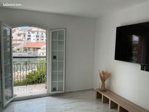 Appartement lumineux avec amarrage à 100 mètre de la plage