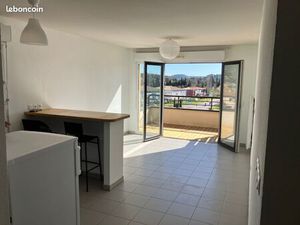 T3 meublé avec terrasse et 2 places de parking