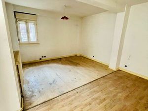 À rénover  Appartement d’environ 90m2 avec garage (box) + terrain de 75m2