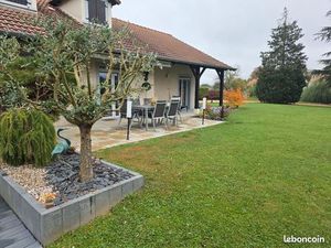 Villa rénovée au calme hors lotissement