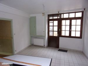 Souvigny  Maison avec cour (2 logements possible)