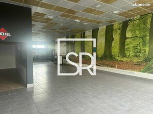 Local commercial 200 m²