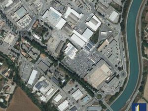 Local commercial 192 m²