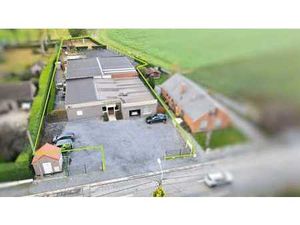 Salle de réception avec habitation et extérieur sur 2738m2