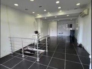 Location locaux professionnels 62 m² à Chantilly (60500)  18 000 €