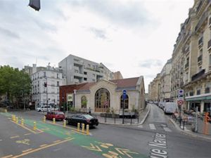 Location locaux professionnels 68 m² à Paris 18ème (75018)  24 000 €