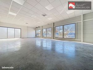 Local 106 m² PONT DE VAUX