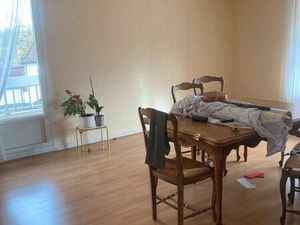 Appartement F3  grand balcon  cave et garage