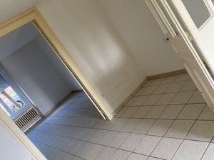 Apparemment F3 au rez de chaussée avec cours