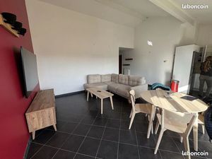 Appartement meublé de 2 chambres disponible  dernier etage