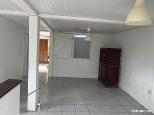 Location F3 bas de villa