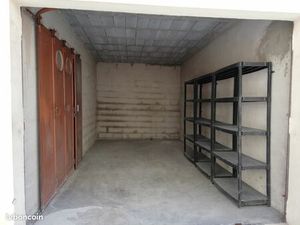 Garage fermé à louer Aix Sud
