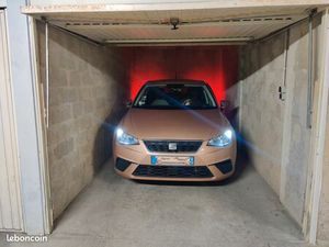 Location garage box fermé 13005 avec électricité impasse sarturan