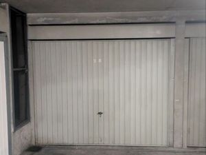 Loue box fermé parking ou stockage