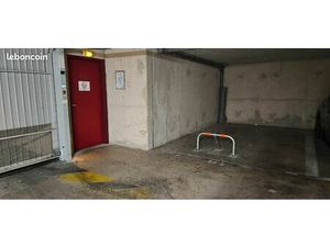 ?️♿️ Grande place de parking sécurisée – Belvédère de la Viste (13015)