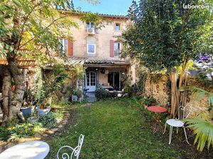 Grande maison centre ville avec jardin et garage