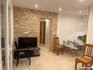 Appartement meublé  rénové avec jardinet et terrasse