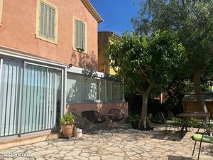 LE PLAN DU CASTELLET : Style maisonnette un RDC avec jardin privé bon compromis mer/nature