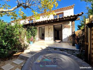 Confortable T 4 en duplex avec terrasse et jardin dans petite copropriété à deux pas des c