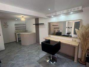 ? Local Commercial à Louer (30m²) – Ancien Salon de Coiffure en Bord de Nationale