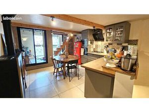 Maison de village T3 avec terrasse +studio indépendant et cave -cœur de Guillestre