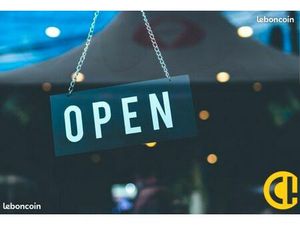 Magasin avec style  belle vitrine  grand passage