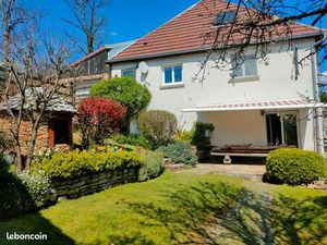 Maison d'habitation avec gîte et appartement