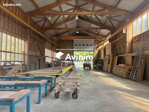 Local 3736 m² Pont-de-Roide-Vermondans