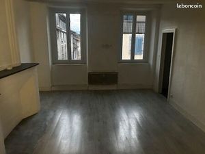 Spacieux T2 56m2 à louer plein centre