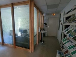 Location Bureaux Professionnels - 350 m² sur 2 niveaux avec parkings privés
