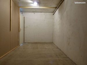 Box pour entreposer meubles etc...