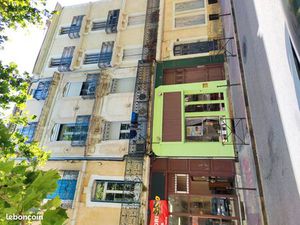 Local commercial place voltaire